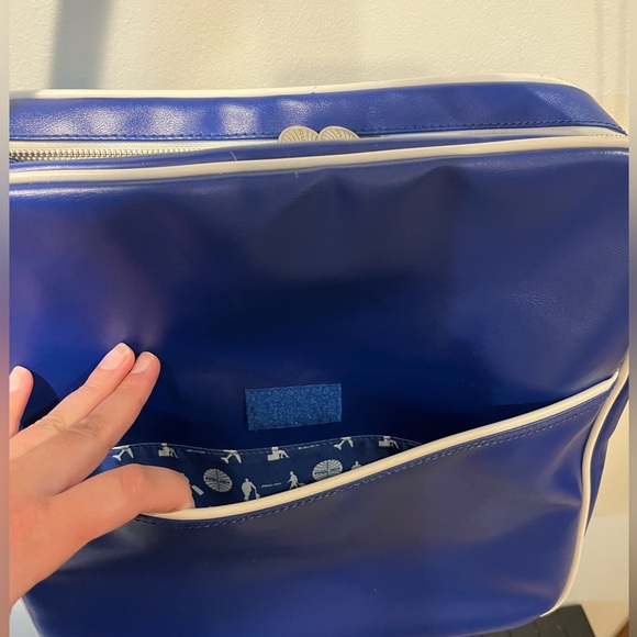 Pan Am Shoulder Bag - Picture 4 of 8